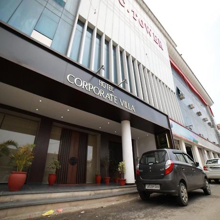 Oyo 15561 Corporate Villa Jammu Esterno foto