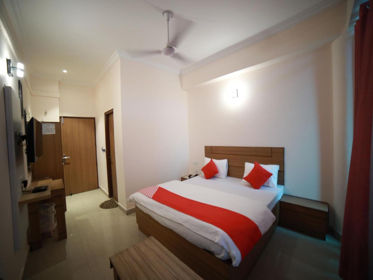 Oyo 15561 Corporate Villa Jammu Esterno foto