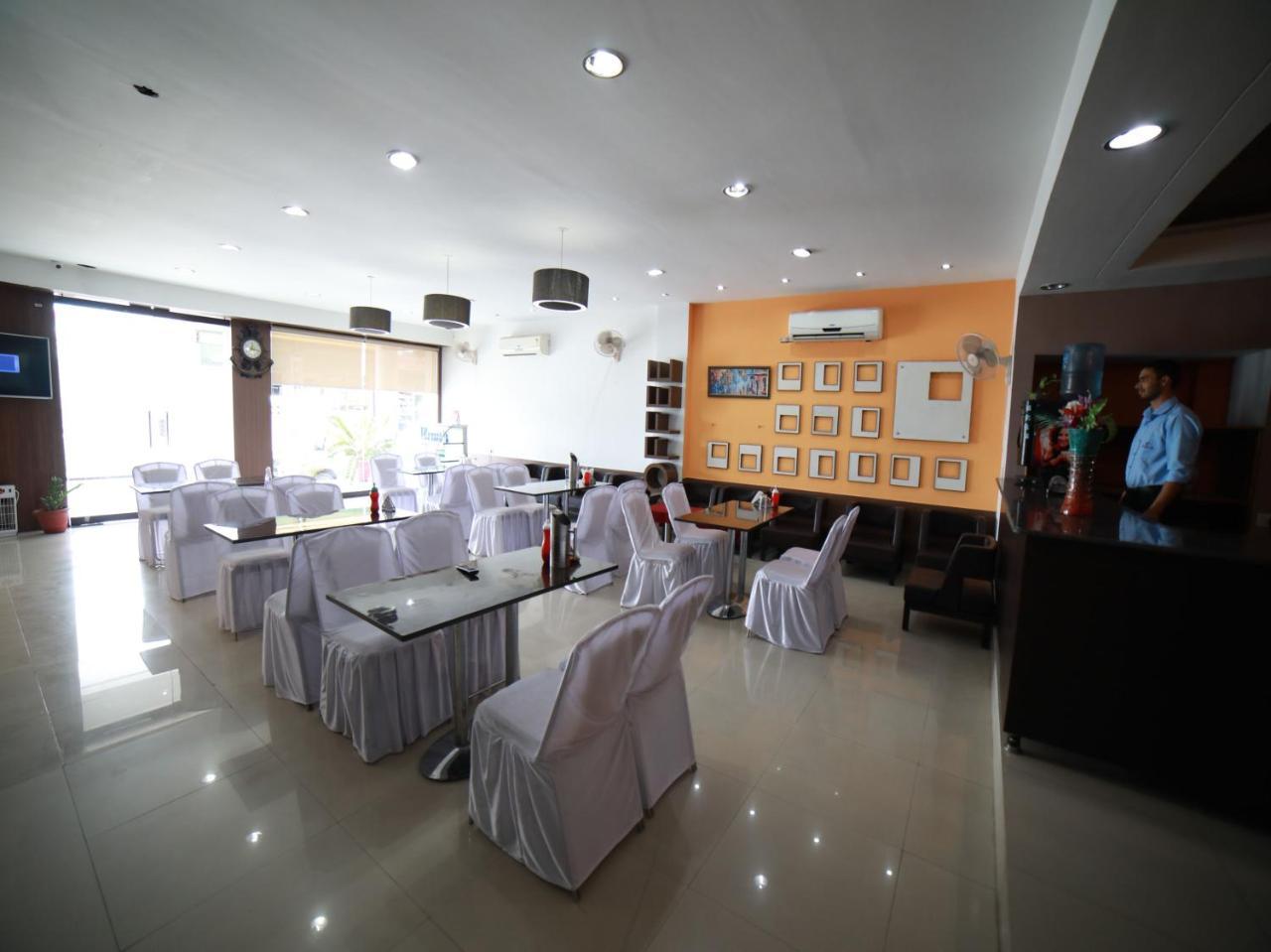 Oyo 15561 Corporate Villa Jammu Esterno foto