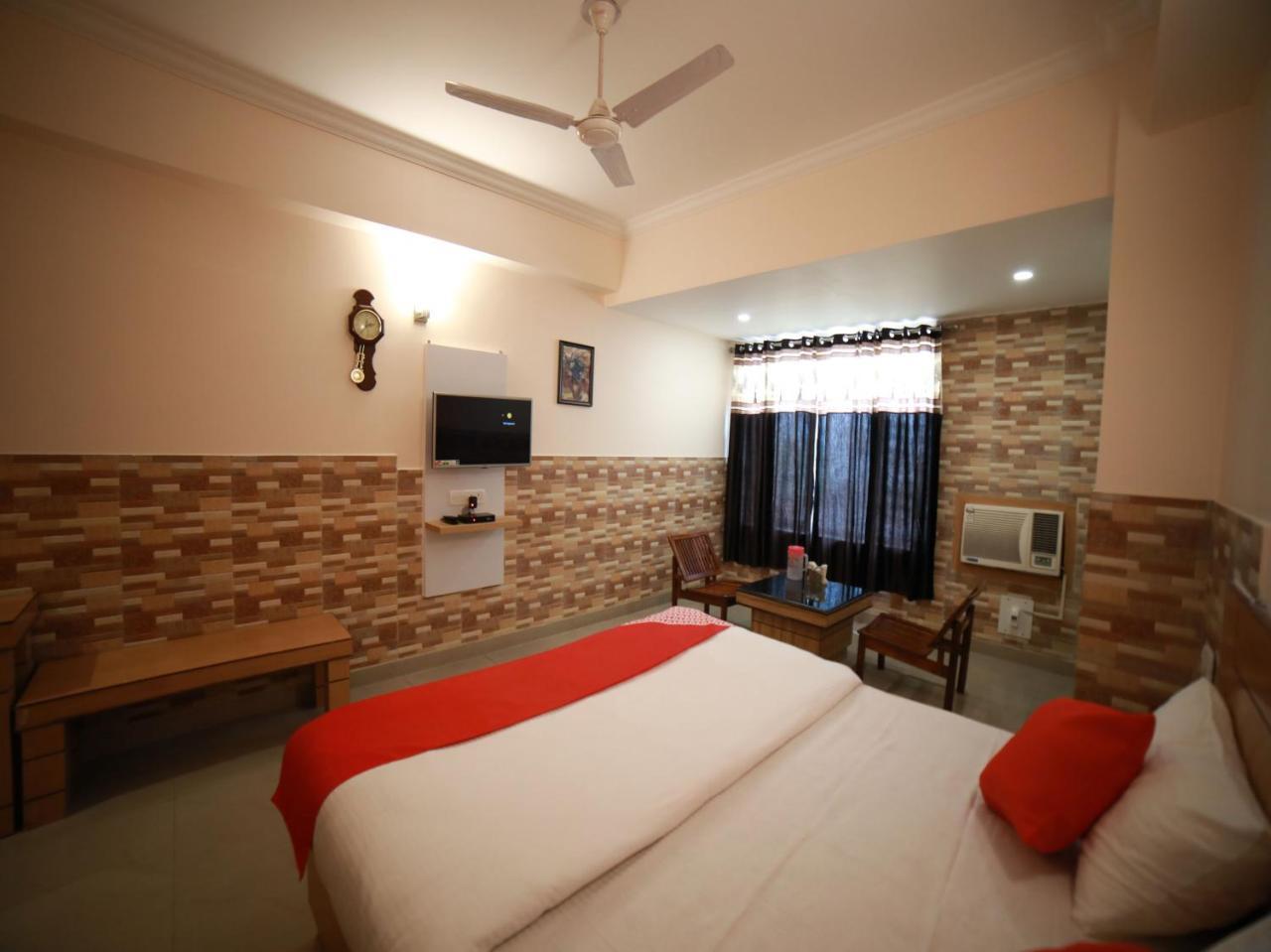 Oyo 15561 Corporate Villa Jammu Esterno foto