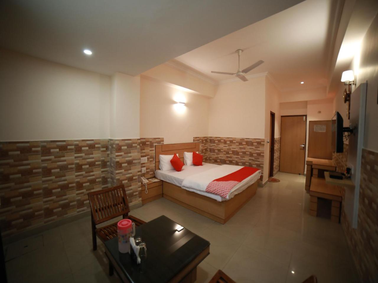 Oyo 15561 Corporate Villa Jammu Esterno foto