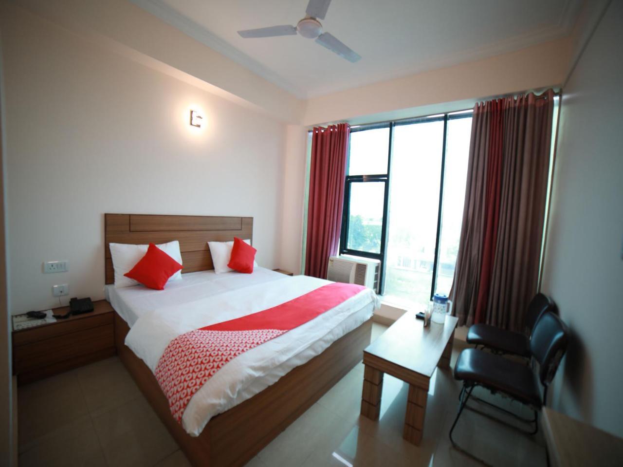 Oyo 15561 Corporate Villa Jammu Esterno foto