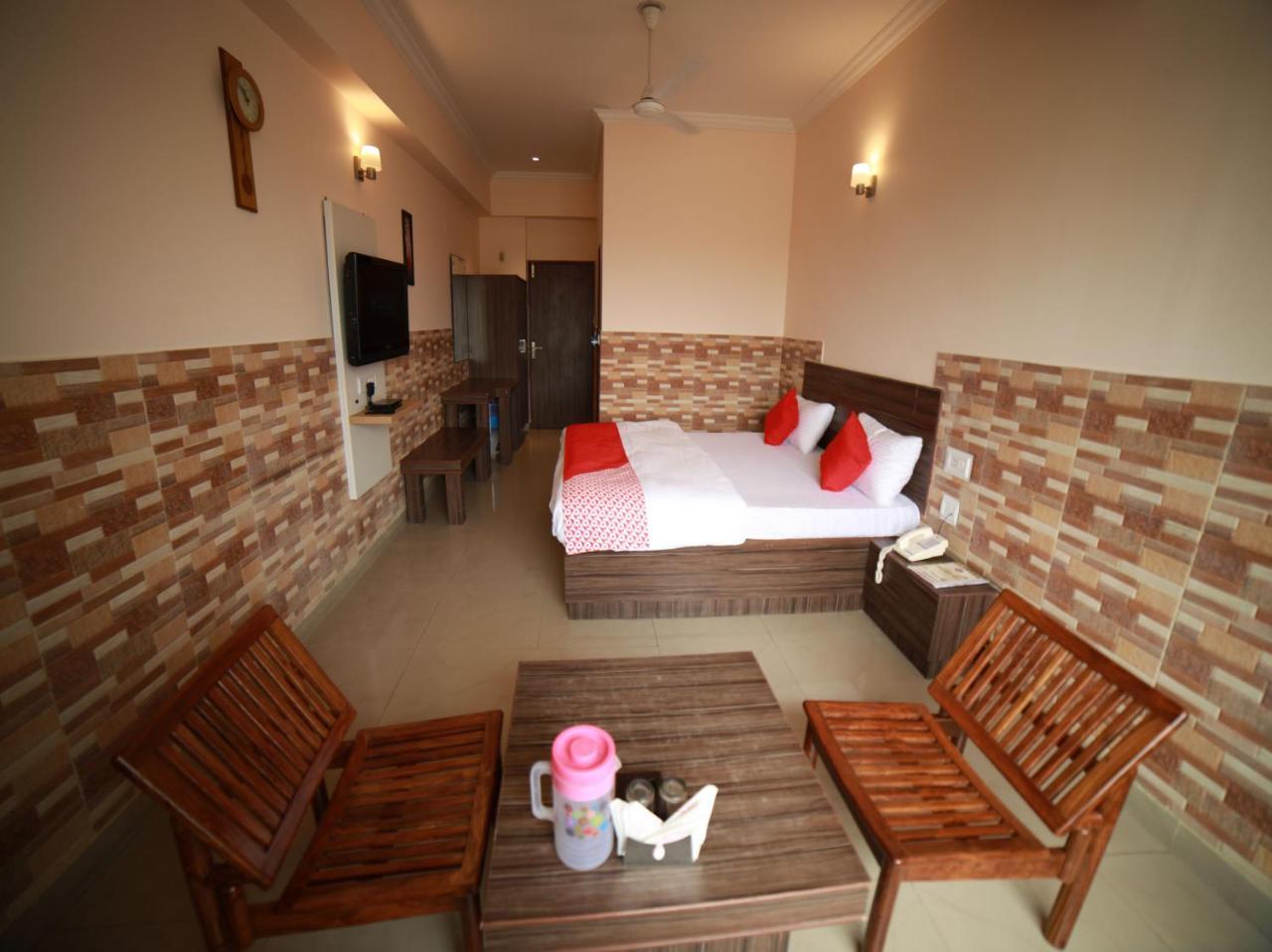 Oyo 15561 Corporate Villa Jammu Esterno foto