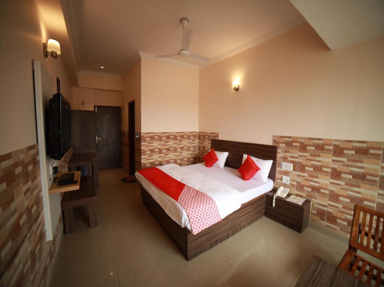 Oyo 15561 Corporate Villa Jammu Esterno foto