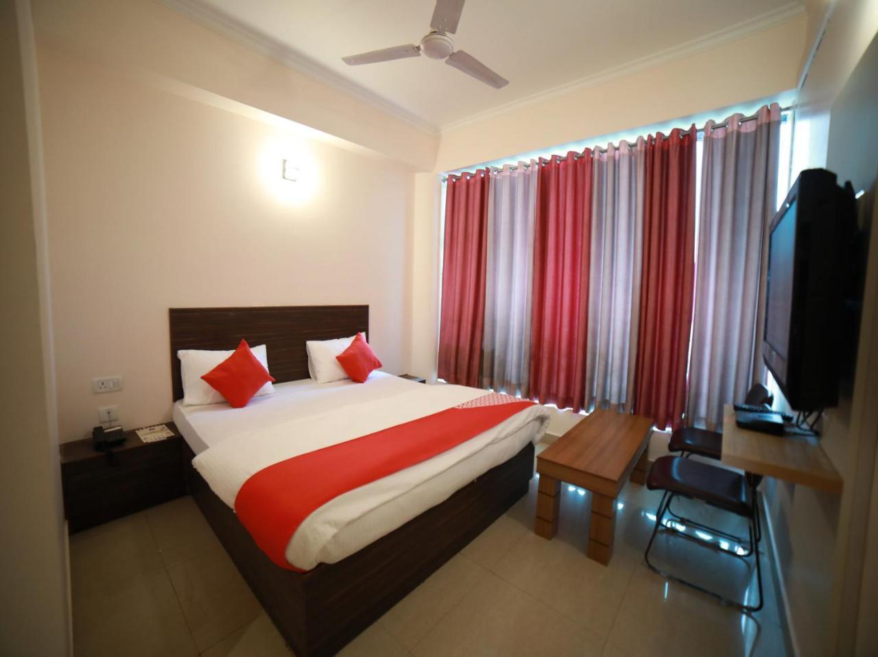 Oyo 15561 Corporate Villa Jammu Esterno foto